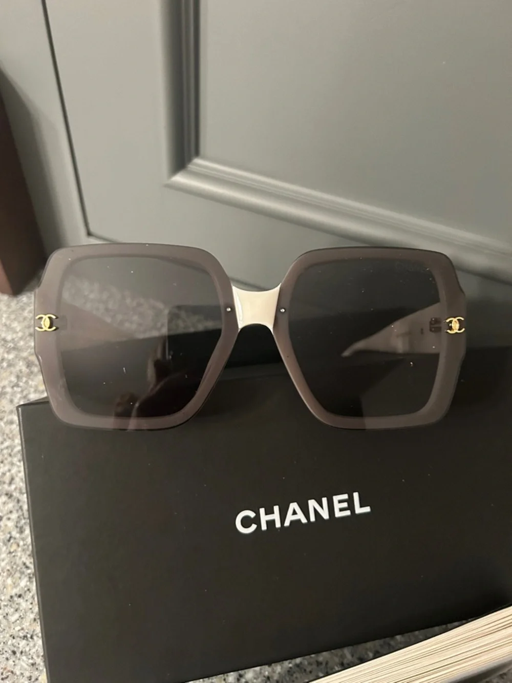 CHANEL White and Black Oversized Square Sunglasses and matching CHANEL Bandana - Picture 4 of 7